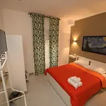 Living 4*